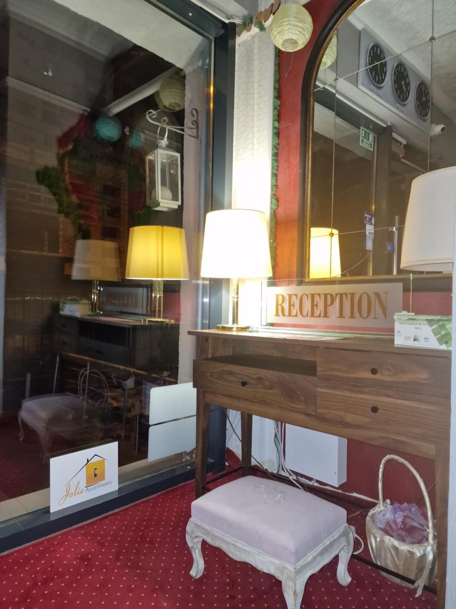 Hotel Jolie Apartments 加拉茨 外观 照片